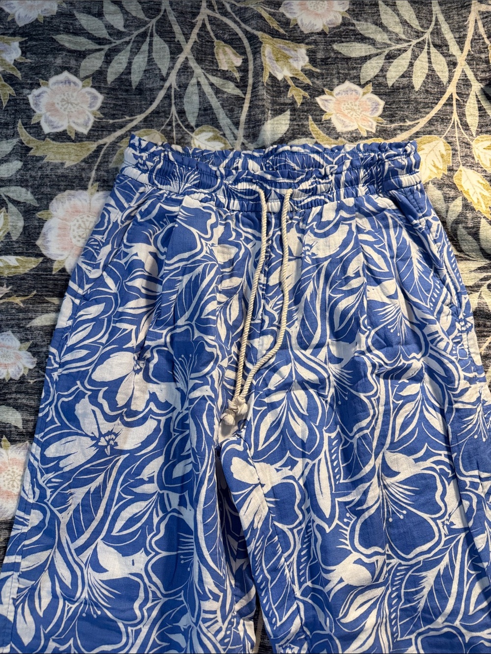 Old Navy Blue & White Floral Barrel Leg Pants